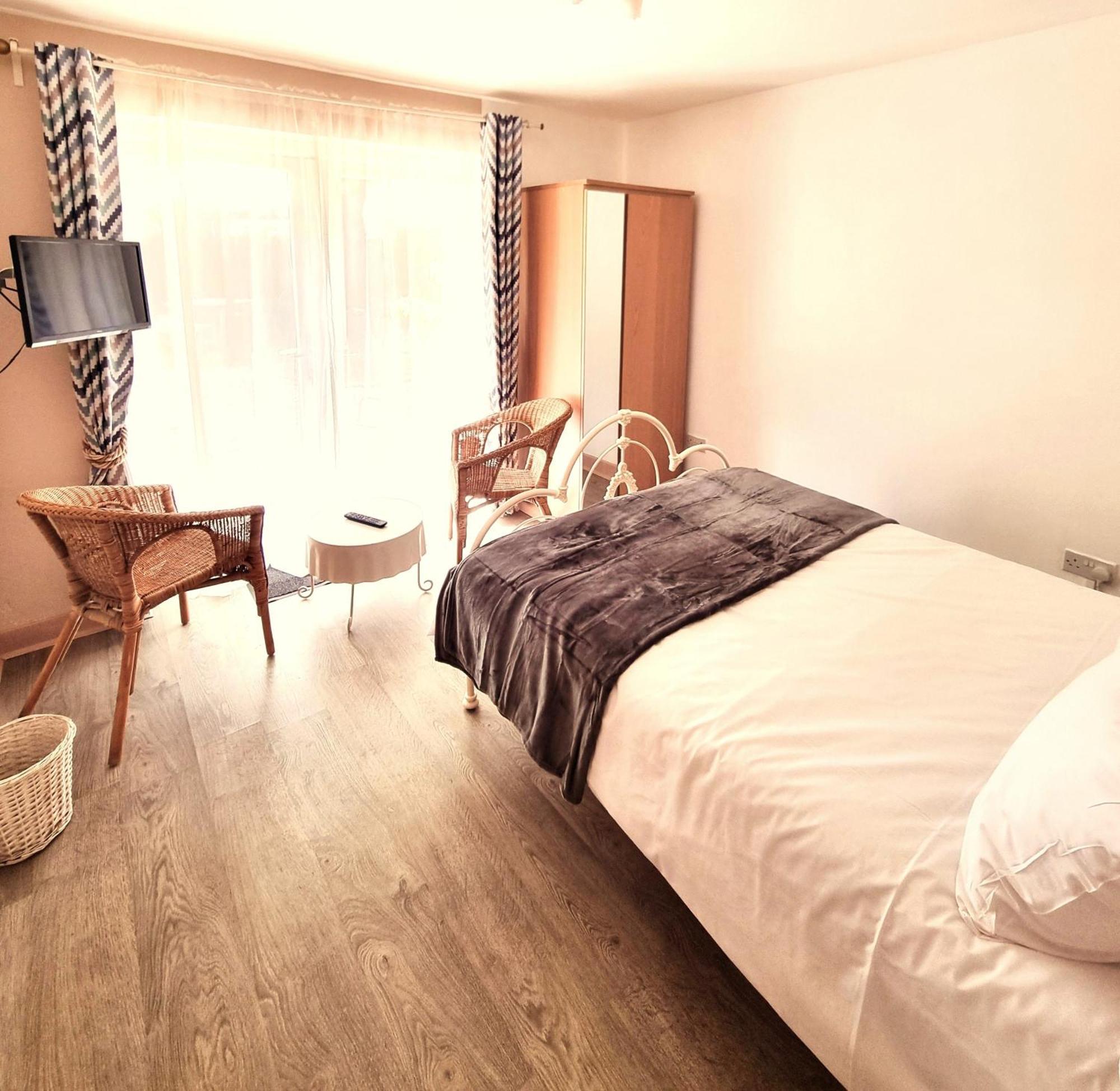 Oak Tree Rooms Ltd Brockenhurst Extérieur photo